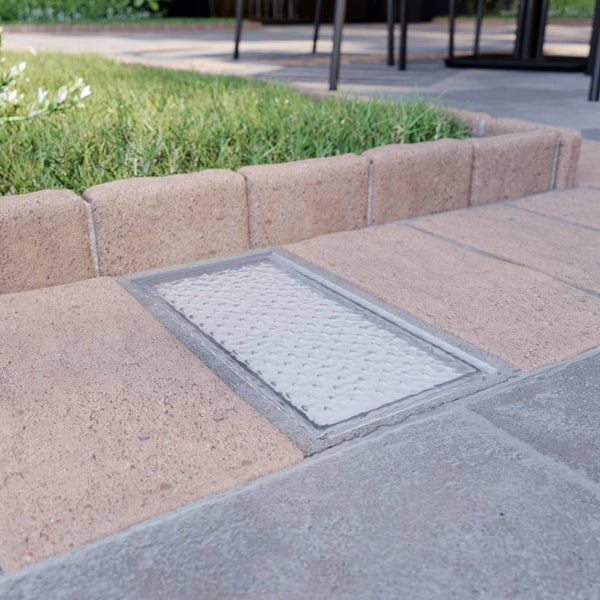 Technische Zeichnung einer Küchenarmatur mit Maßen