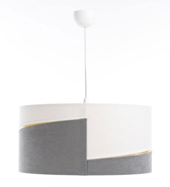 Innenaufnahme eines Raumes mit Mustertapete, Nachttisch, Lampe und Kamera