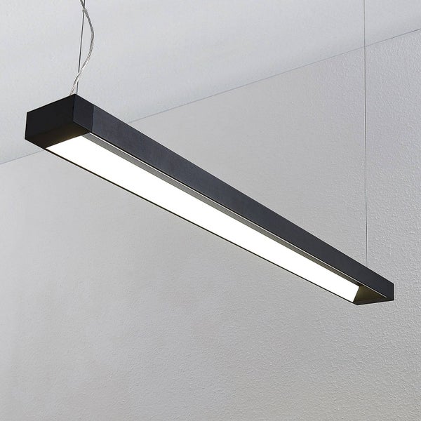 Lineare LED-Pendelleuchte in Schwarz, rechteckiges Design für moderne Büro- und Wohnraumbeleuchtung.