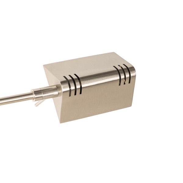 Nahaufnahme einer modernen Leuchte mit Metallgehäuse und Lüftungsschlitzen