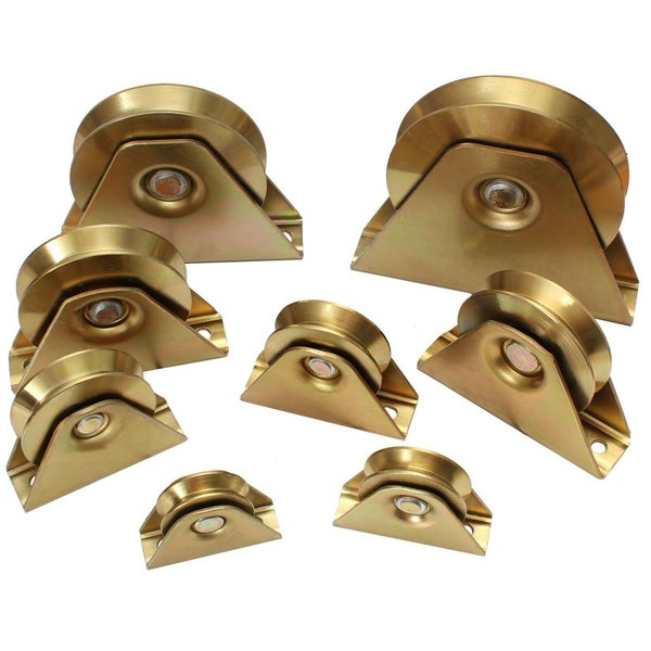 Set von verschiedenen U-Profil Torrollen aus Metall mit Montagehalterung für Schiebetore.