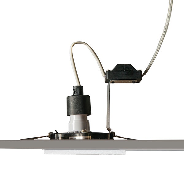 Rückansicht eines LED Einbaustrahlers mit elektrischem Anschluss, Anschlussklemme und Verkabelung.