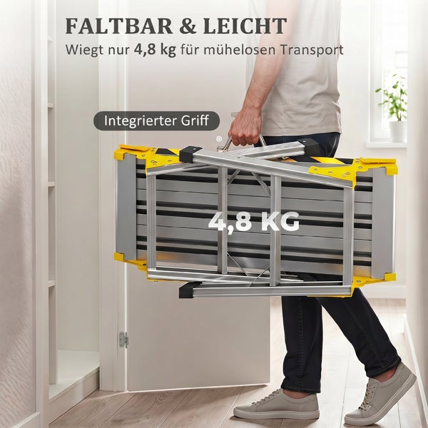 Eine Person trägt eine zusammenklappbare Arbeitsplattform aus Metall mit integriertem Tragegriff und einem Gewicht von 4,8 Kilogramm.