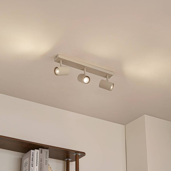 Deckenleuchte mit drei Strahlern