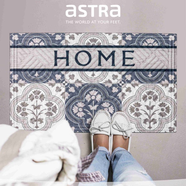 Fußmatte mit der Aufschrift Home und Blumenmuster