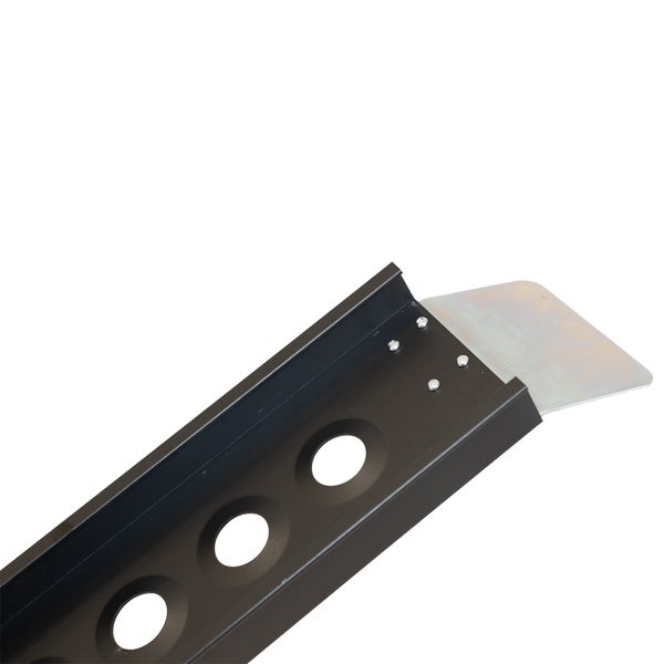 Bordkantenschutz aus Metall mit Löchern