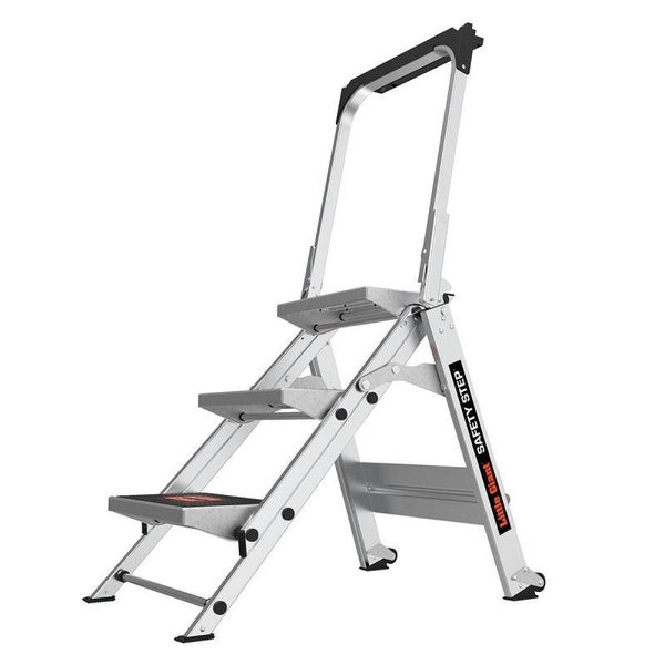 Little Giant Safety Step Leiter aus Aluminium mit drei Stufen und Sicherheitsbügel.