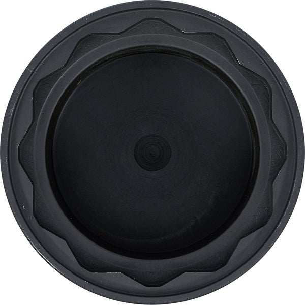 Schwarze runde Kunststoffabdeckung mit zwölfeckiger Innenkontur in der Draufsicht.