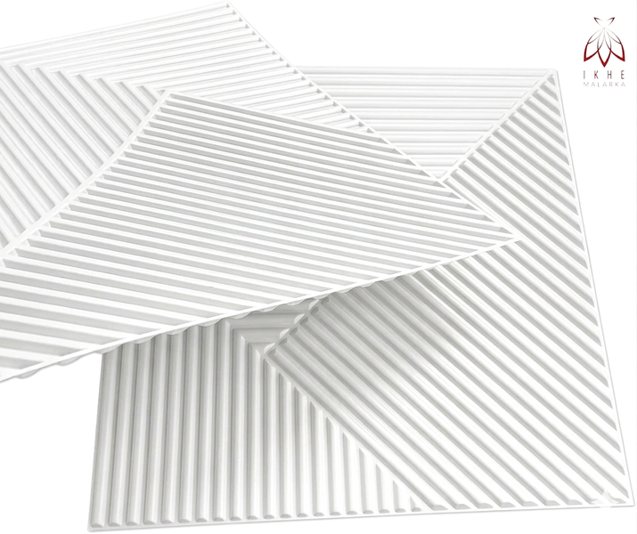 IKHE MALARKA 3D-Wandpaneel mit geometrischem Linienmuster.