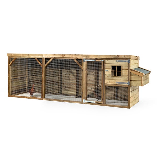 Großer Hühnerstall aus Holz mit Drahtgitter