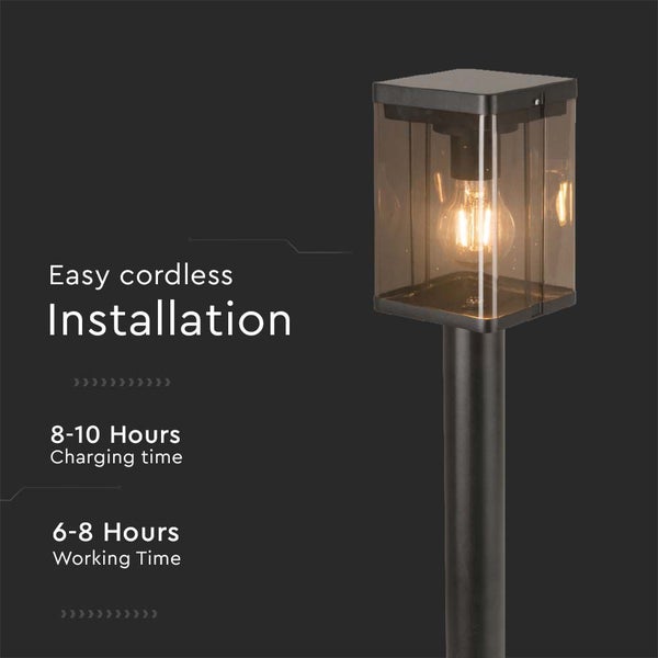 Dekorative Gartenleuchte mit einer Ladezeit von 8 bis 10 Stunden und einer Betriebszeit von 6 bis 8 Stunden.