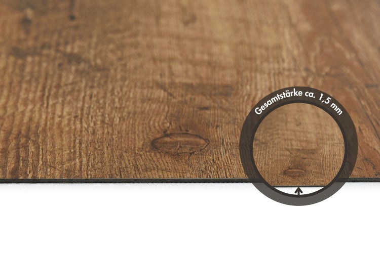 Bodenbelag in Holzoptik mit einer Gesamtstärke von circa 1,5 Millimeter.