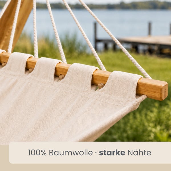 Nahaufnahme einer Hängematte aus einhundert Prozent Baumwolle mit starken Nähten und einem Spreizstab aus Holz.