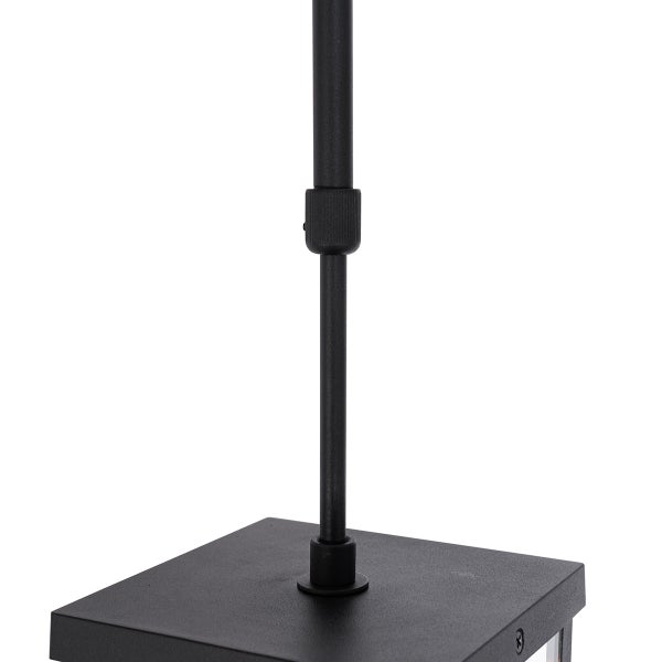 Detailansicht einer verstellbaren Teleskopstange aus Metall mit einem quadratischen Sockel.