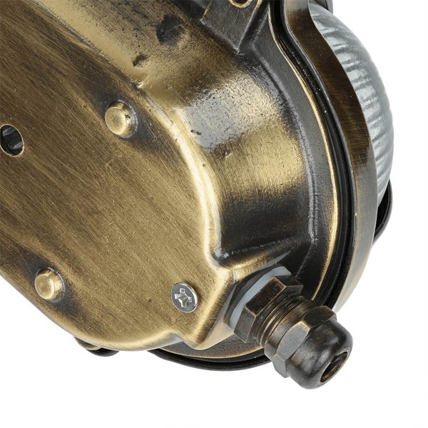 Detailaufnahme einer Wandleuchte im Retrodesign