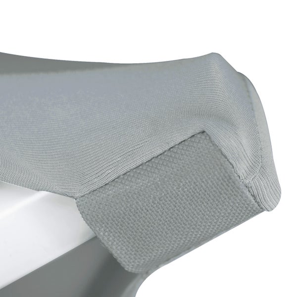 Detailansicht einer grauen Stoffecke