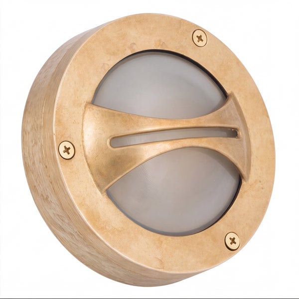 Runde Außenleuchte aus Messing mit mattem Glas und dekorativem Querstreifen.