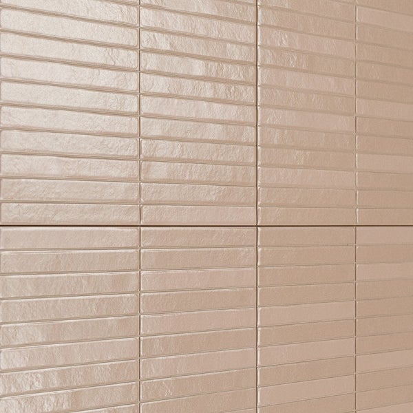 Wandfliesen in Riemchenoptik mit strukturierter Oberfläche und Glanzfinish für den Innenbereich.
