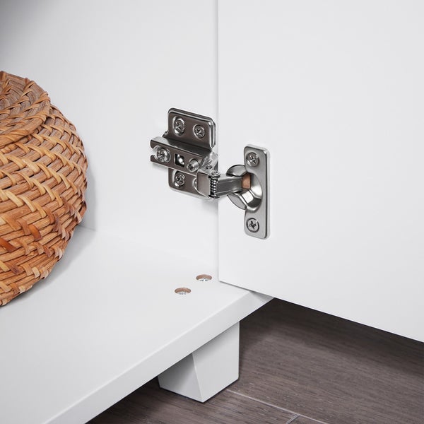 Detailaufnahme eines Schranks mit Scharnier