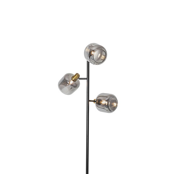 Dreiflammige Stehlampe mit Schirmen aus Rauchglas und schwarzem Metallgestell.