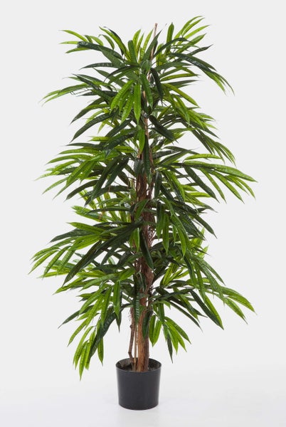 Künstliche Pflanze mit langen grünen Blättern und Naturstamm im schwarzen Kunststofftopf.