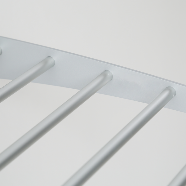 Detailansicht eines Handtuchhalters aus Metall