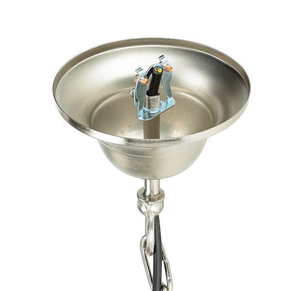 Innenansicht einer Lampenaufhängung mit Kettenaufhängung