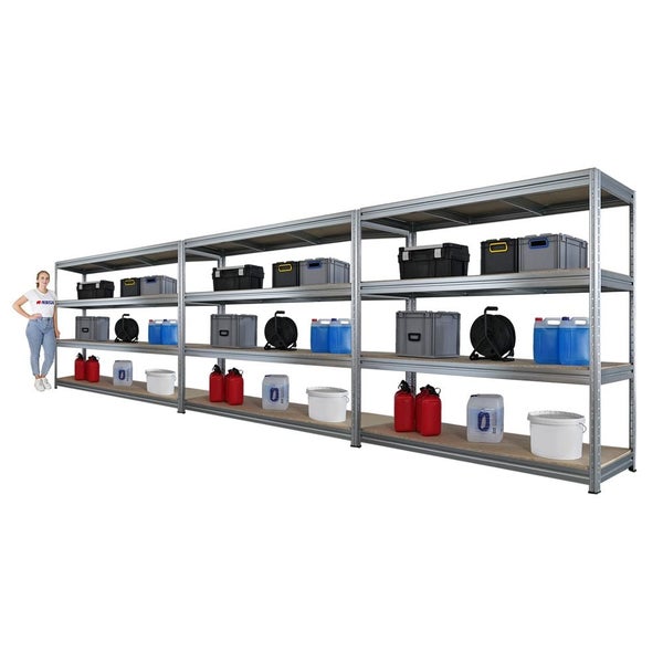 Langes Metallregal mit Lagerbehältern auf Holzregalböden