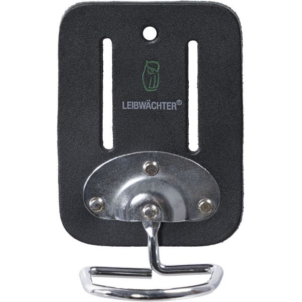 Säbelsäge im Einsatz zum Schneiden eines Metallrohrs