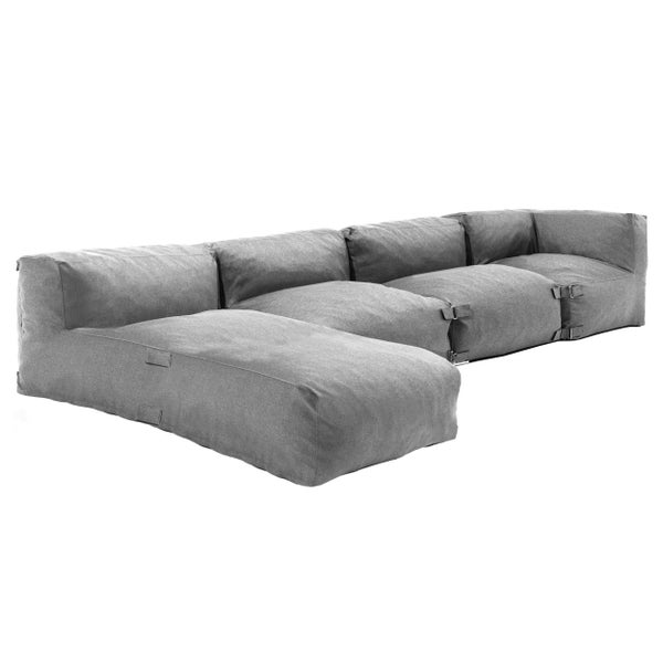 Modulares Lounge-Sofa in L-Form aus grauem Textilstoff mit seitlichen Verbindungsschnallen.