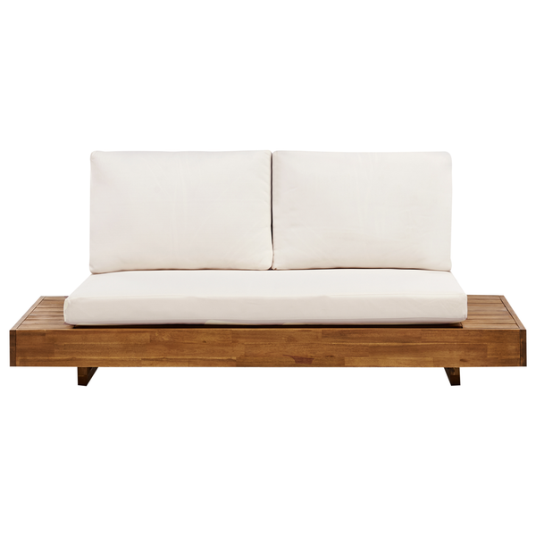 Gartenlounge mit Holzrahmen und Kissen