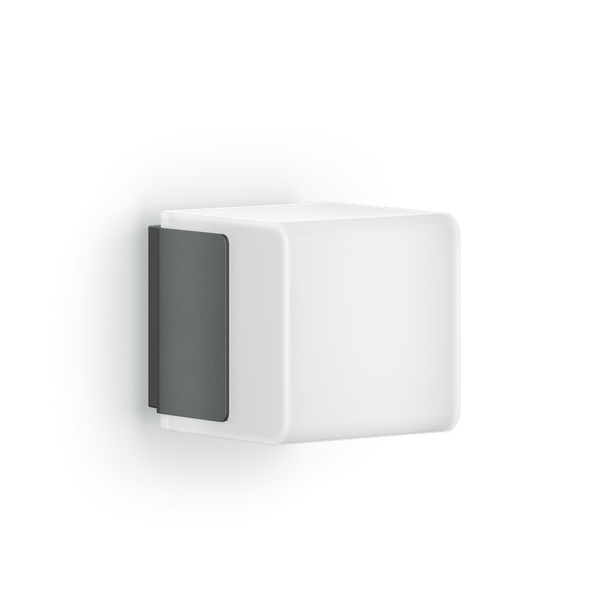 Moderne würfelförmige Wandleuchte mit weißem Kunststoffschirm und anthrazitfarbenem Metallgehäuse.