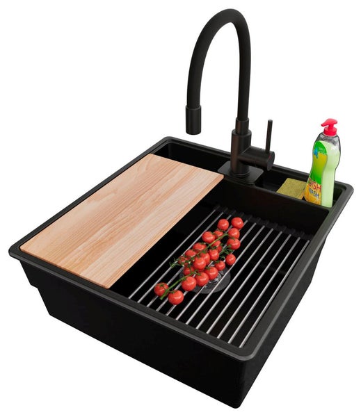 Schwarzes Spülbecken mit Schneidebrett, Abtropfgitter, Spülmittel, Schwamm und schwarzem Wasserhahn