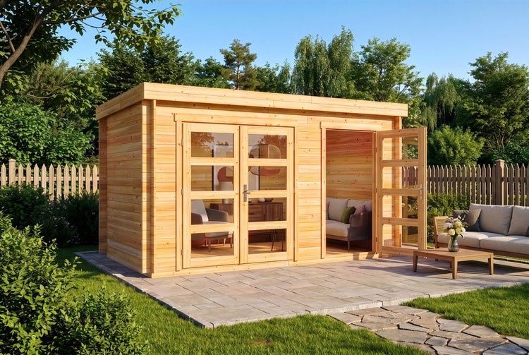 Modernes Gartenhaus aus Holz mit Flachdach und großen Glasfronten auf einer Steinterrasse in einem hellen, gepflegten Garten.