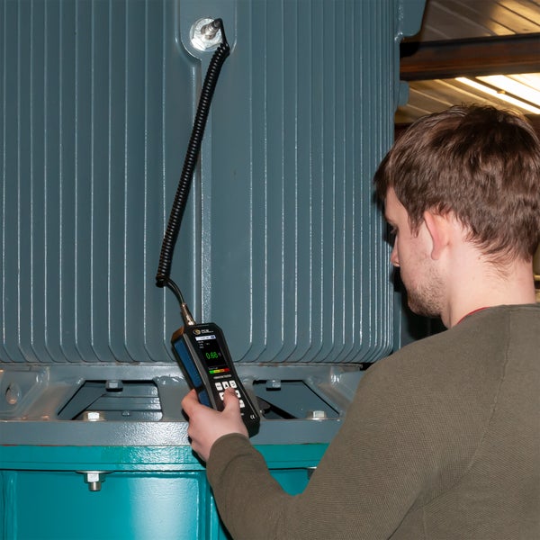 PCE Instruments PCE-VT 3900 Schwingungsmesser 0,0 ... 399,9 m/s² | automatische ISO 10816-3 Bewertung | Datenlogger