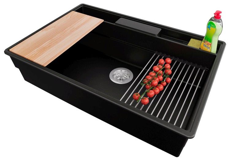 Spüle mit Abtropfgestell, Schneidebrett, Spülmittel und Schwamm