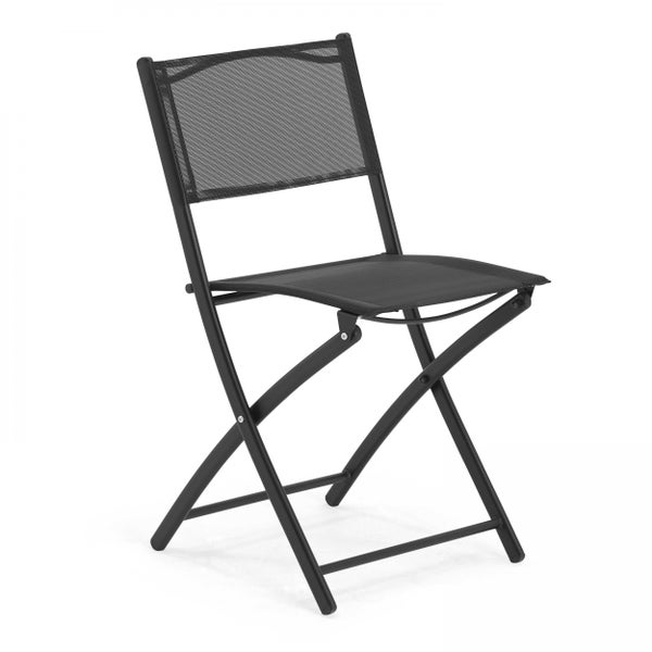 Klappstuhl aus Metall mit Sitzfläche und Rückenlehne aus Mesh-Gewebe.