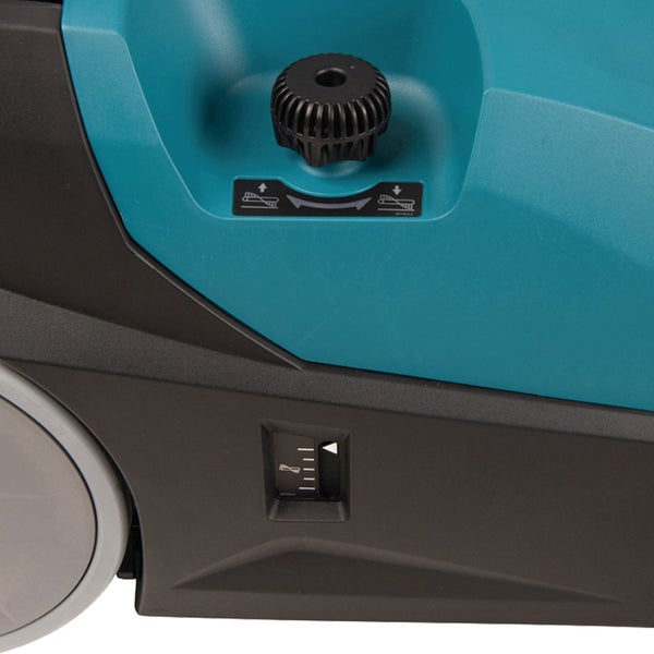 Vertikutierer mit verstellbarem Griff zur Rasenpflege