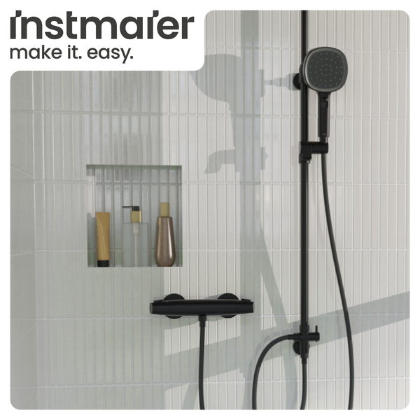 Instmaier Logo mit Duscharmatur und Badutensilien im Regal.