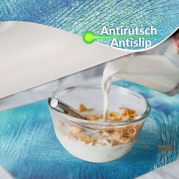 Platzset mit Antirutsch-Funktion unter einer Schale mit Müsli.