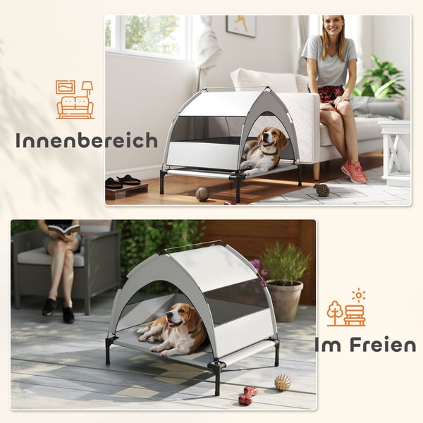 Erhöhtes Hundebett mit Zeltüberdachung und Mesheinsätzen, dargestellt in einem Wohnzimmer und auf einer Terrasse.