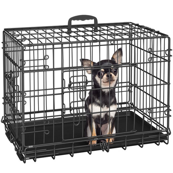 Hund in einem Transportkäfig aus Metall mit Kunststoffwanne