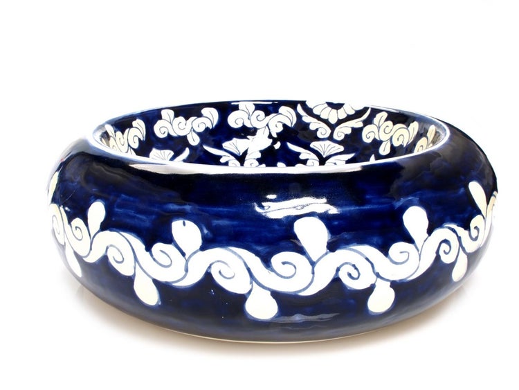 Dekorative Schale mit floralem Muster