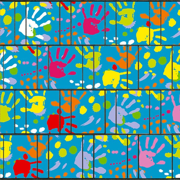 Dekorative Glasfliesen mit bunten Handabdrücken für kreative Projekte