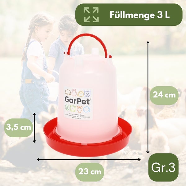 Kunststoff Geflügeltränke von GarPet mit 3 Liter Fassungsvermögen, 24 Zentimeter Höhe und 23 Zentimeter Durchmesser.