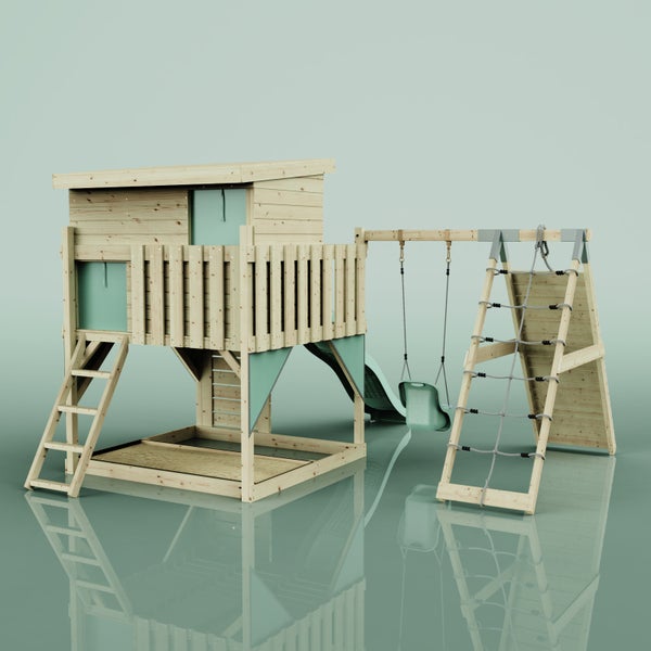 Spielturm aus Holz mit Spielhaus, Leiter, Rutsche, Schaukel, Sandkasten und Klettergerüst mit Netz.