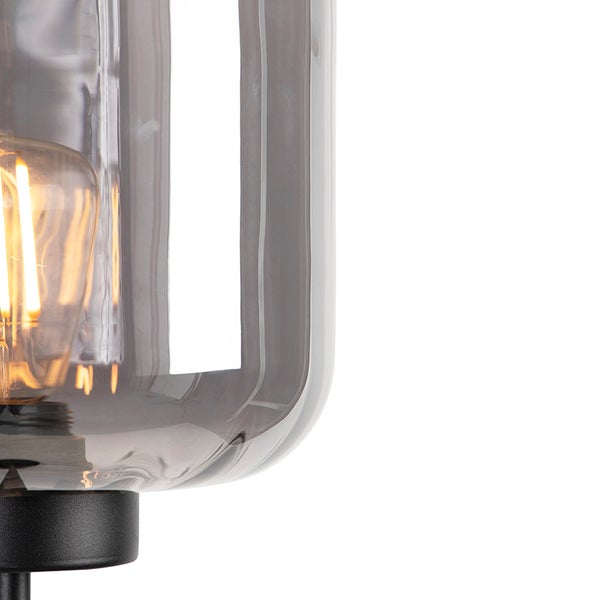 Detailaufnahme einer Leuchte mit Glaskörper und Leuchtmittel