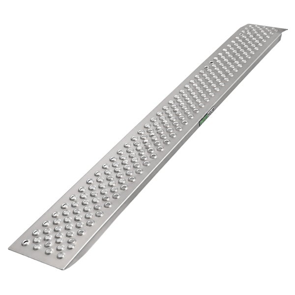 Trutzholm Auffahrrampe aus Metall mit gelochter, rutschfester Oberfläche.
