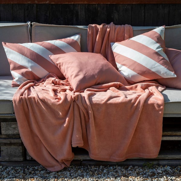 Werkzeugsatz für Motoren in einem blauen Koffer