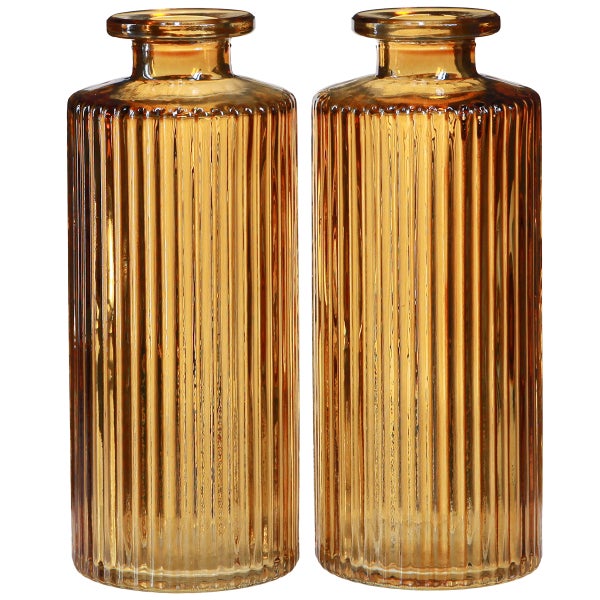 Zwei gerippte Glasvasen, bernsteinfarben, zylindrisch mit schmalem Hals.